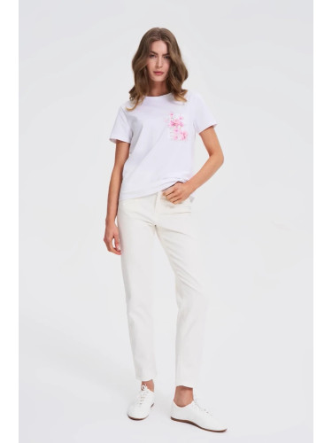 Marisse White T-Shirt With A Print On The Pocket