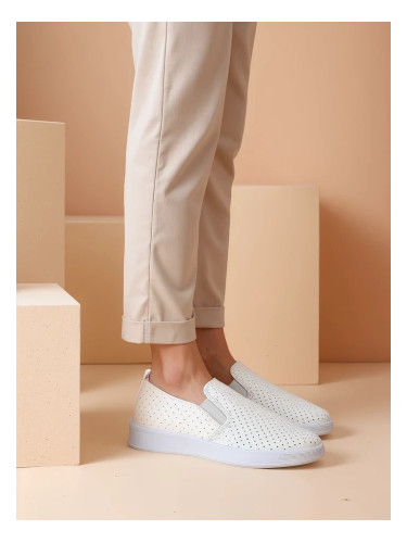 Resti Women's perforated sports shoes Musio