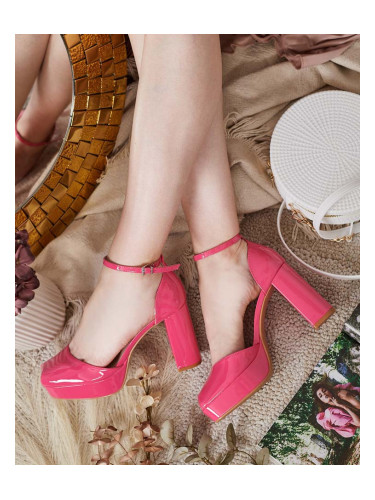 Resti Women's Lefeyoa lacquered post sandals