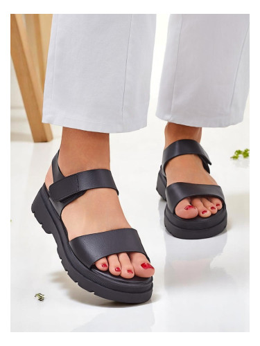 Resti Royal Fashion Women's Otvanna sandals with a thick sole