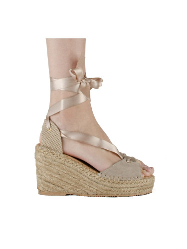 Дамски велурени еспадрили в бежово на платформа 5402