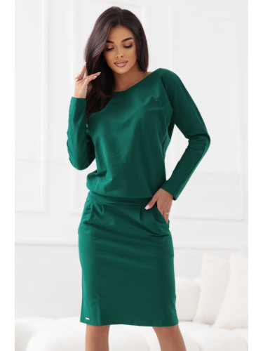 189-13 Long-sleeved sweatshirt dress with pockets – comfortable cut with a neckline at the back – green
