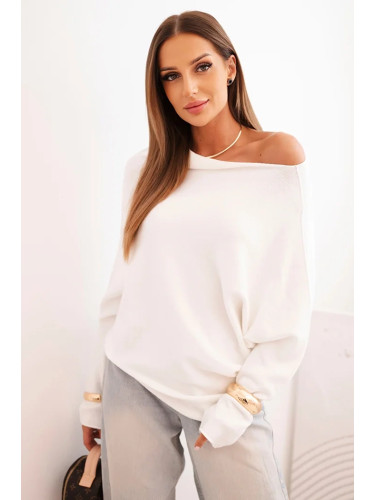 Kesi Włoski Women's asymmetrical batwing viscose sweater ecru
