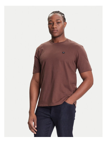 Wrangler Тишърт Sign Off 112371484 Кафяв Regular Fit