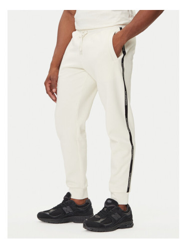 EA7 Emporio Armani Долнище анцуг 7M000974 AF10377 U1105 Бежов Regular Fit