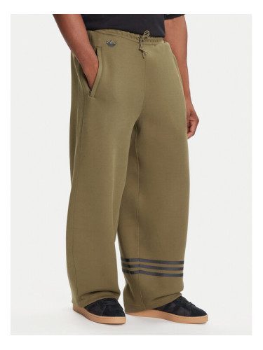 adidas Долнище анцуг Neuclassics JW5444 Зелен Loose Fit