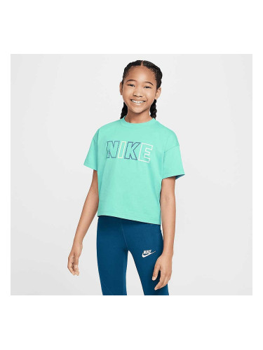 ДЕТСКА ТЕНИСКА ЗА МОМИЧЕ NIKE FZ5561-300 NSW TEE ESSENTIAL AOP ЗЕЛЕНА