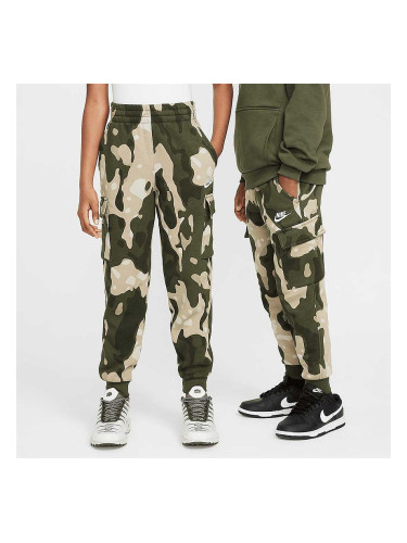 ДЕТСКО ДОЛНИЩЕ ЗА МОМЧЕ NIKE FZ5491-325 NSW CLUB FLC CRGO PNT CAMO ЗЕЛЕНО