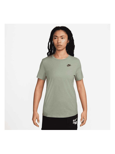 ДАМСКА ТЕНИСКА NIKE DX7902-370 NSW CLUB SS TEE СВЕТЛОЗЕЛЕН