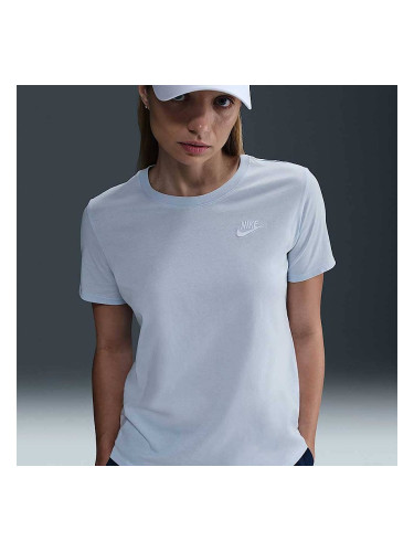 ДАМСКА ТЕНИСКА NIKE DX7902-423 NSW CLUB SS TEE СВЕТЛОСИНЯ