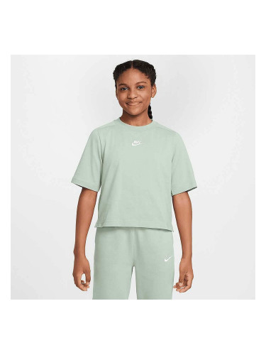 ДЕТСКА ТЕНИСКА ЗА МОМИЧЕ NIKE FN8589-037 NSW SS TOP JSY LBR БЛЕДОЗЕЛЕНА