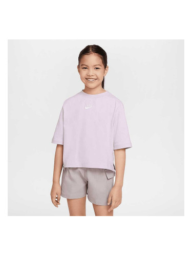 ДЕТСКА ТЕНИСКА ЗА МОМИЧЕ NIKE FN8589-537 NSW SS TOP JSY LBR БЛЕДОЛИЛАВА