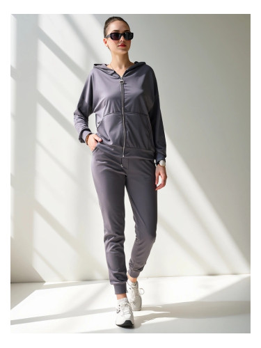 Resti Women's velour-style set