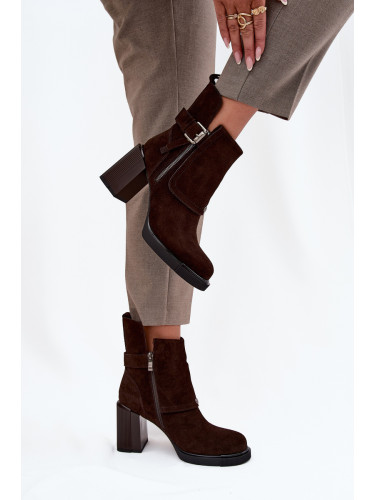 Ботуши от естествен набук на ток с катарама Vinceza