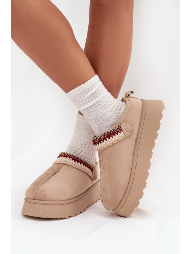 Boto Дамски зимни обувки ниски с подвижна каишка и бродерия на платформа светлослонова Lyrisse