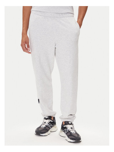 On Долнище анцуг Club Pants 1ME1004 Сив Relaxed Fit