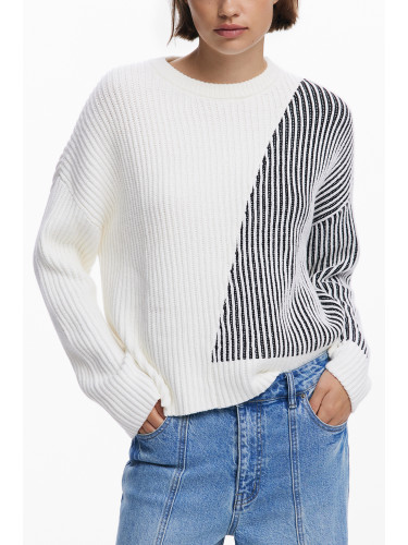 Десигуален бял пуловер с шарки