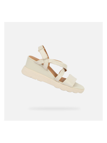 Кремови сандали на платформа Geox Spherica EC6