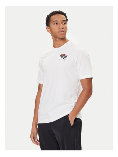 adidas Тишърт 3-Stripes Lights Giftbox Graphic JV8439 Бял Regular Fit