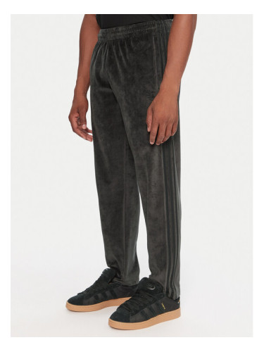adidas Долнище анцуг SST adicolor Velour JW8377 Черен Regular Fit