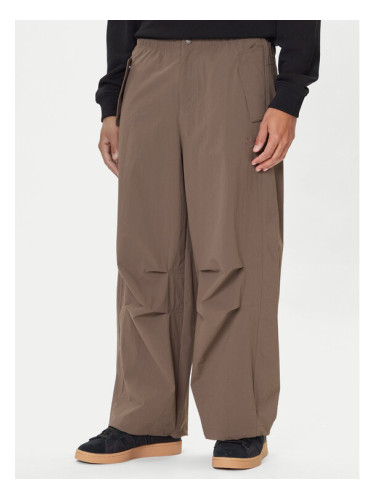 adidas Текстилни панталони Premium Essentials Utility Parachute JW1087 Кафяв Loose Fit