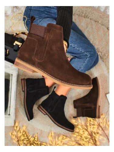 Resti Cuoio Elegante: Brown Suede Ankle Boots for Stylish Women
