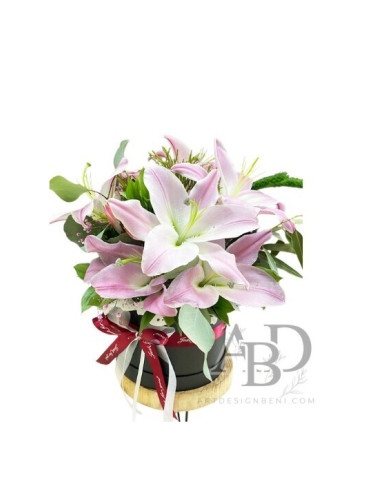 „Нежност в розово“ – букет с лилиум в кутия