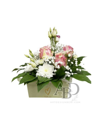 Пролетен букет в кутия