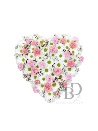 Сърце от свежи цветя