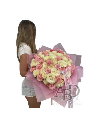 Букет от 51 рози в светлорозово и бяло