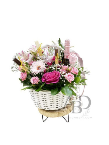 Кошница с вино, шоколад Мерси и свежи цветя