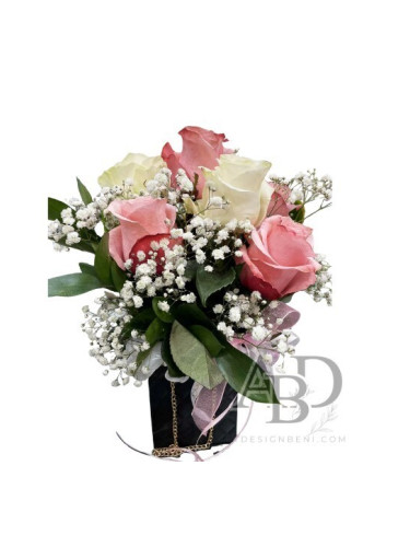 Елегантна кутия с 7 рози микс – стилен подарък с доставка