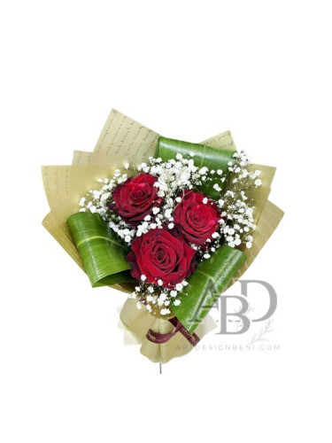 Класически букет с 3 рози, зеленина и гипсофила