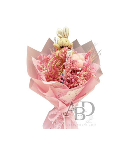 Малък букет от стабилизирана гипсофила мече и шоколадчета Киндер