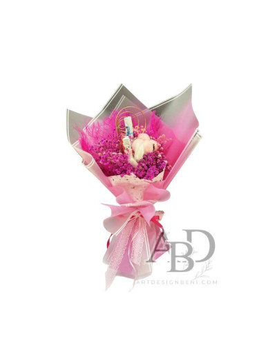 Малък букет от стабилизирана гипсофила мече и шоколадчета Киндер