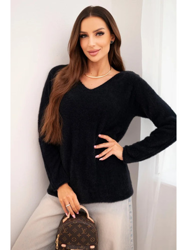 Kesi Włoski Women's sweater made of soft knit with a V-neck black