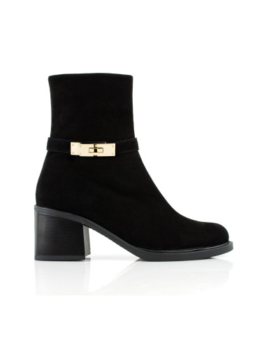 Дамски велурени боти в черно w630
