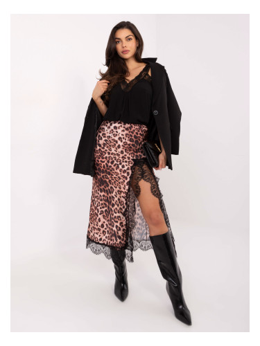 Шарена пола с дантела