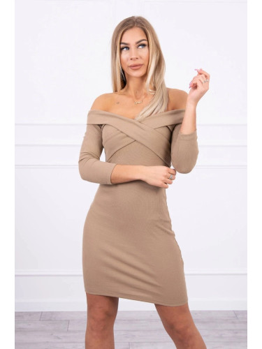 Kesi Dress fitted with a V-neck camel