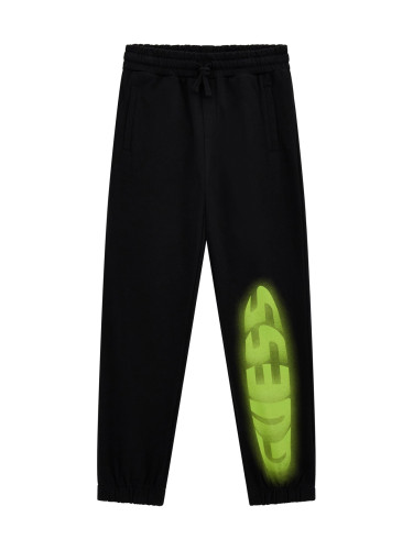 Детско спортно долнище в черен цвят с надпис Guess