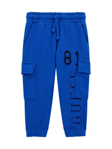 Бебешки карго панталон в син цвят с релефен надпис Guess