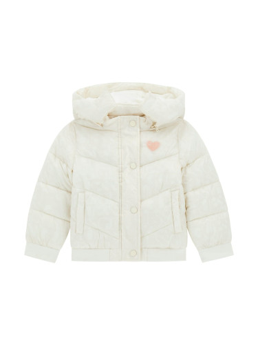 Бебешко зимно яке в бял цвят и надпис Guess