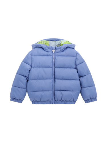 Бебешко зимно яке в светлосин цвят с лого на гърба Guess