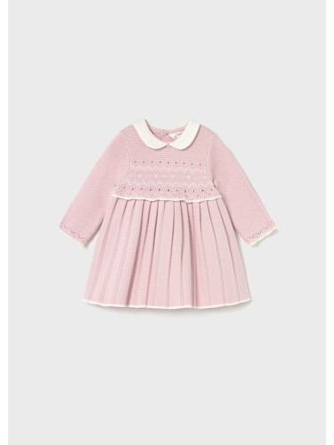 Рокля от плетиво в розов цвят с бяла яка Mayoral