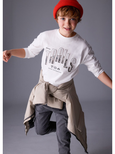 Блуза в бял цвят с обемен надпис Mayoral