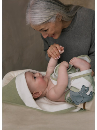 Бебешка хавлия с качулка в зелен цвят Mayoral