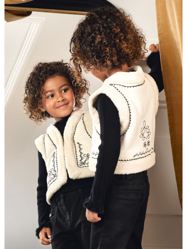 Детски плюшен елек в цвят екрю Abel and Lula