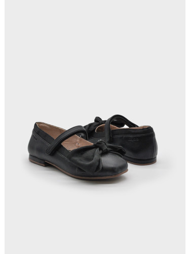 Детски черни кожени балеринки с панделка Mayoral