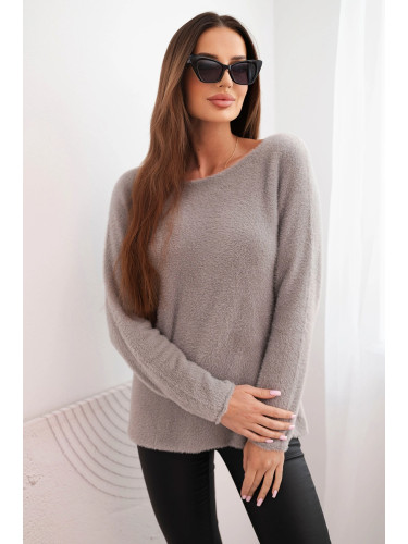 Kesi Włoski Women's sweater made of soft knit with a round neckline brown