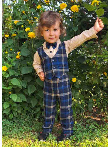 Официален костюм в синьо от 4 части от риза, елек, панталон и папийонк